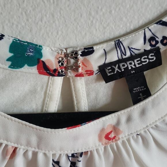 Express Floral Tank - Picture 4 of 7